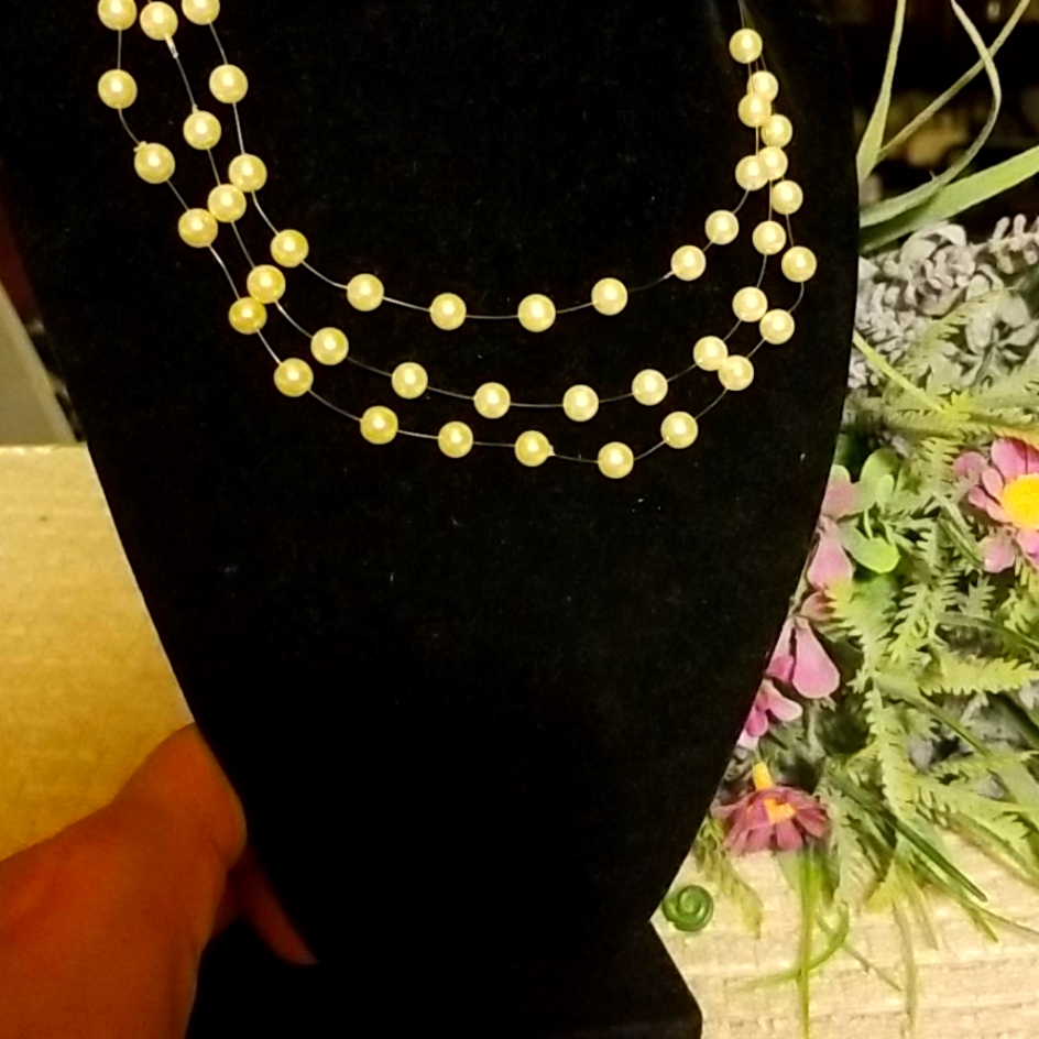 3 Rows Fashion Pearls Necklace